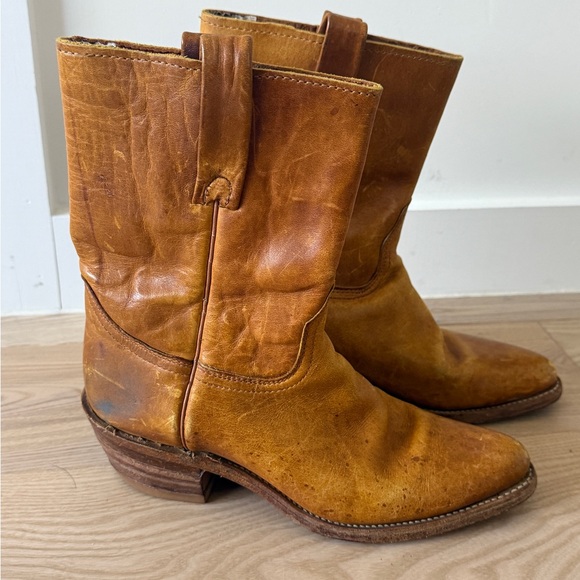 American Vintage Shoes - Vintage Leather Cowboy Boots (like Frye) size 8